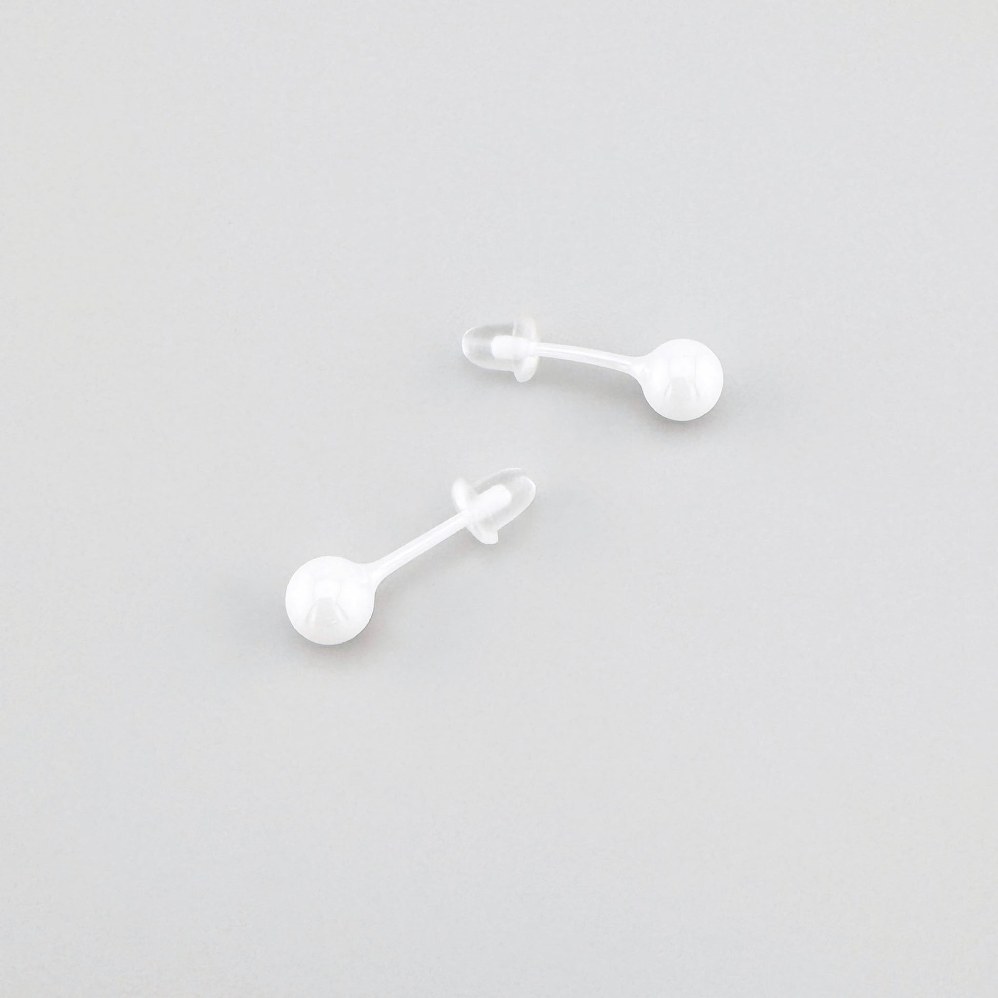Keramikohrringe in Kugelform mit minimalistischer Ästhetik