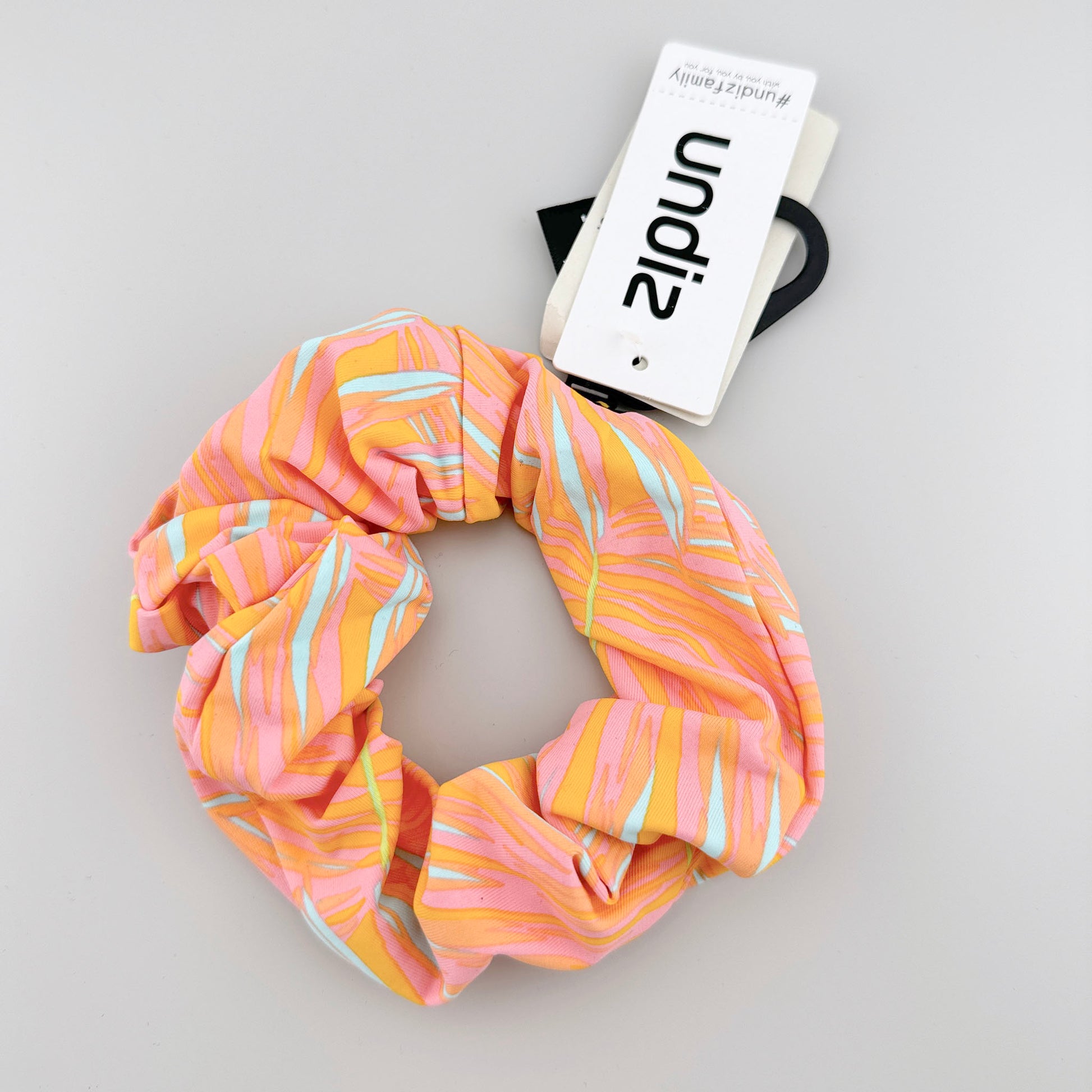 Gummiband Undiz mit tropischem Muster und sichtbarer Markenetikette