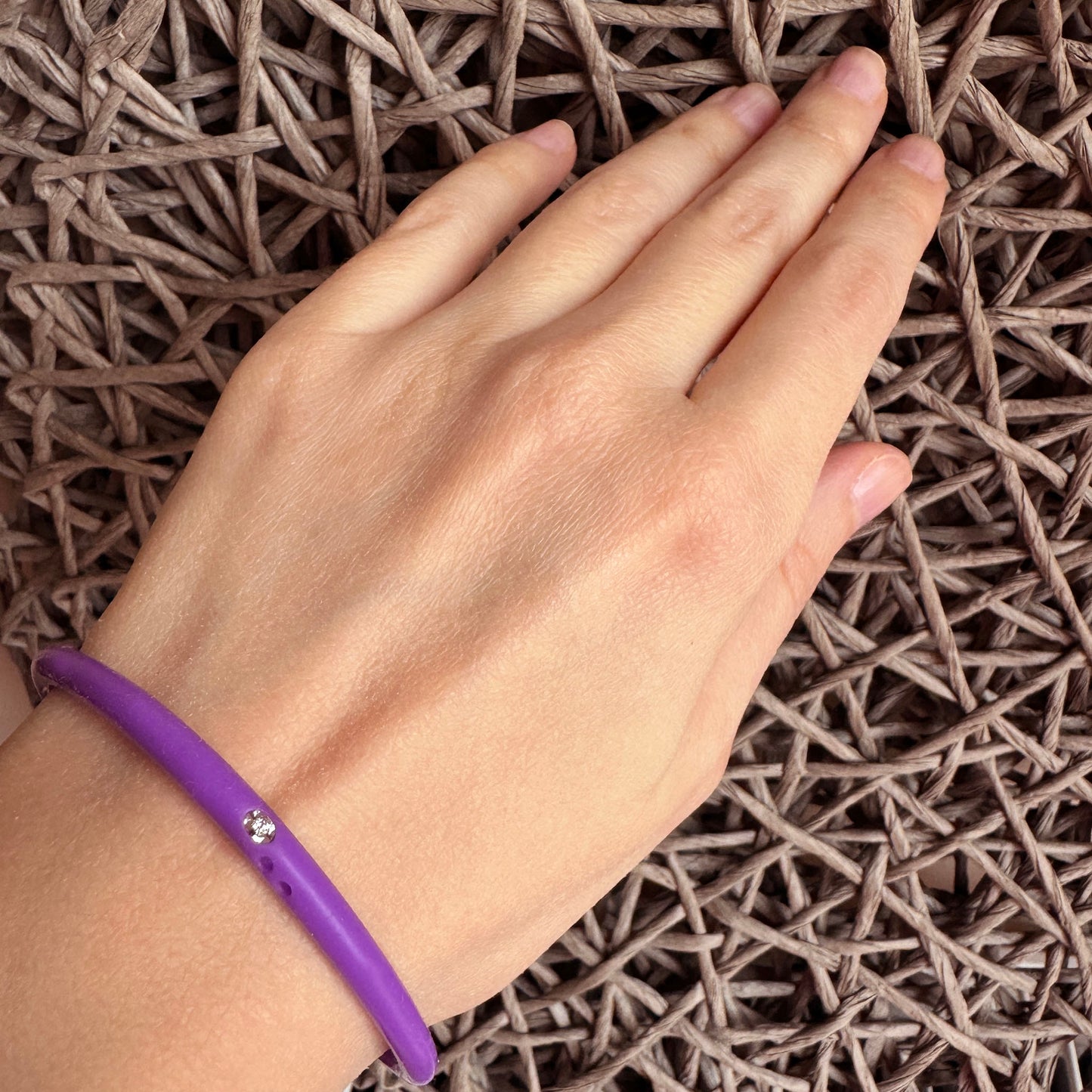 Purple silicone bracelet Duepunti worn on the wrist with a tiny diamond detail