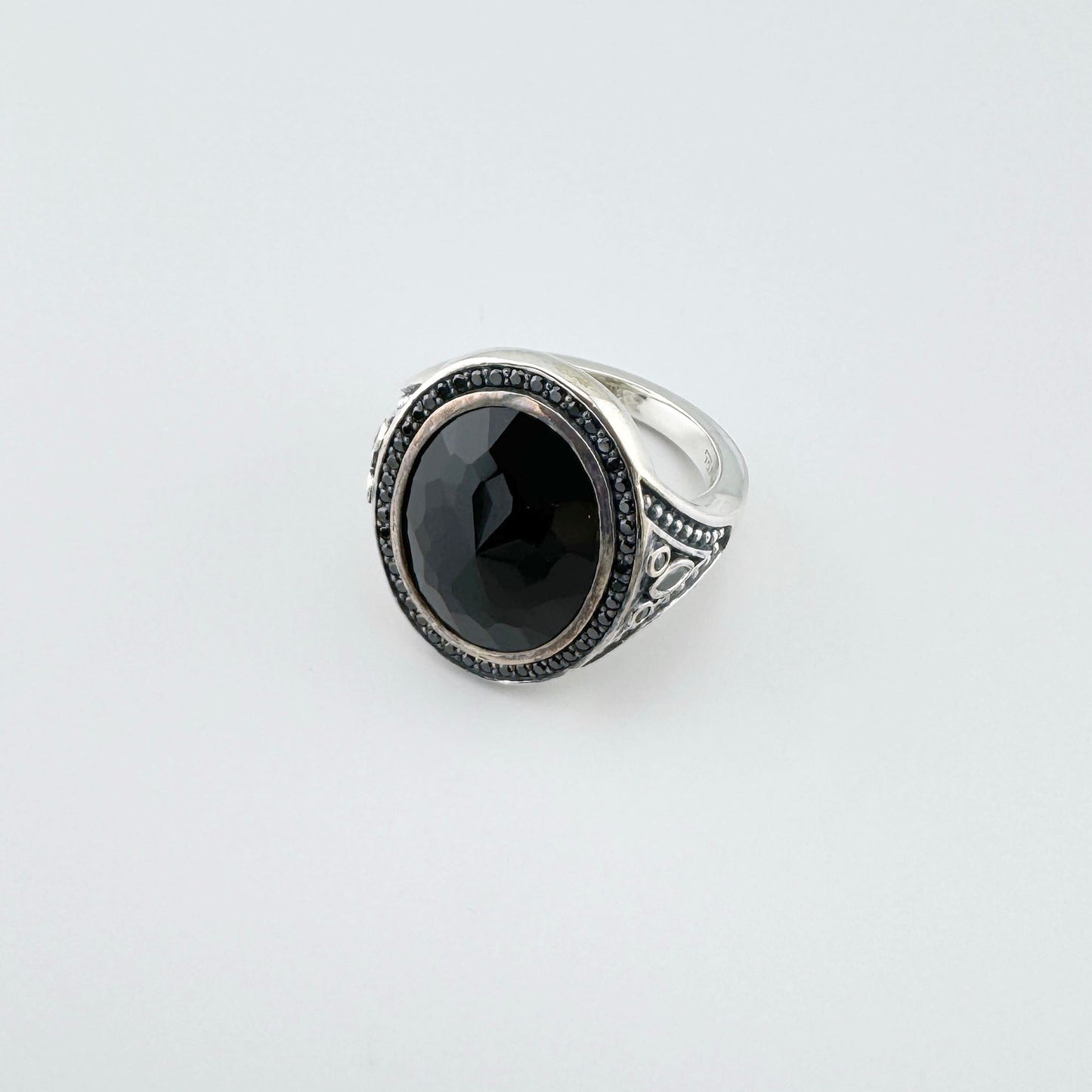 Bague en argent Thomas Sabo avec pierre noire ovale facettée et cadre décoratif
