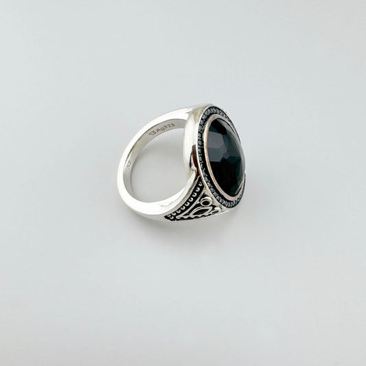 Silver Thomas Sabo ring with a faceted black oval stone and openwork side ornaments