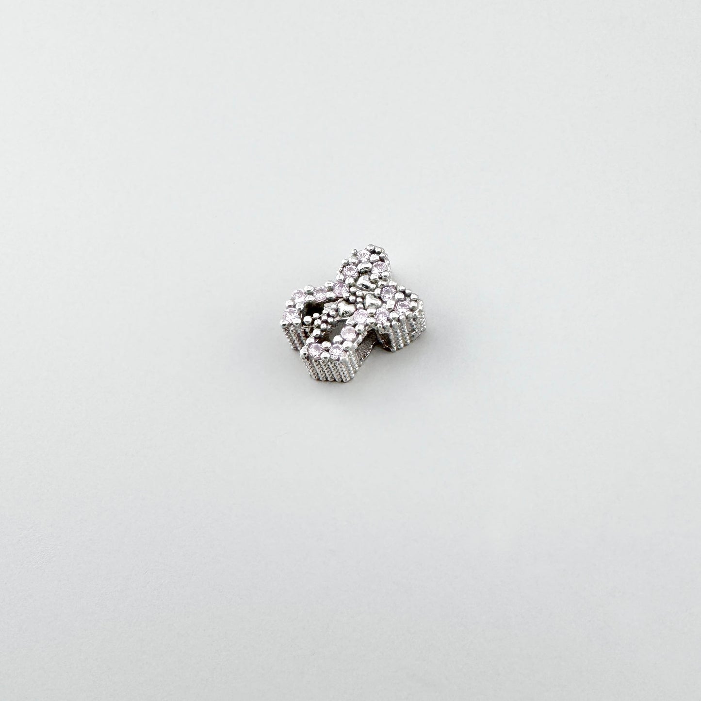 Silver bow charm Bliss Gioielli with an openwork shape and textured sparkle