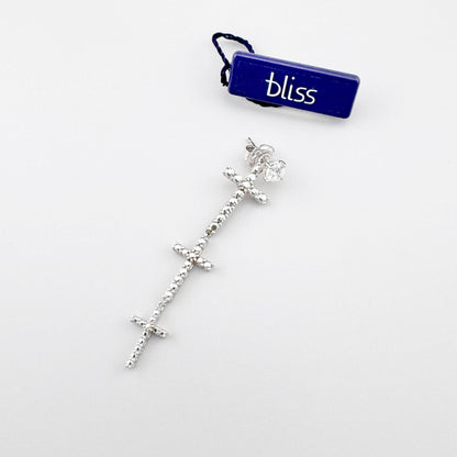 Srebrny kolczyk Bliss Gioielli z trzema krzyżykami i subtelnym blaskiem cyrkonii