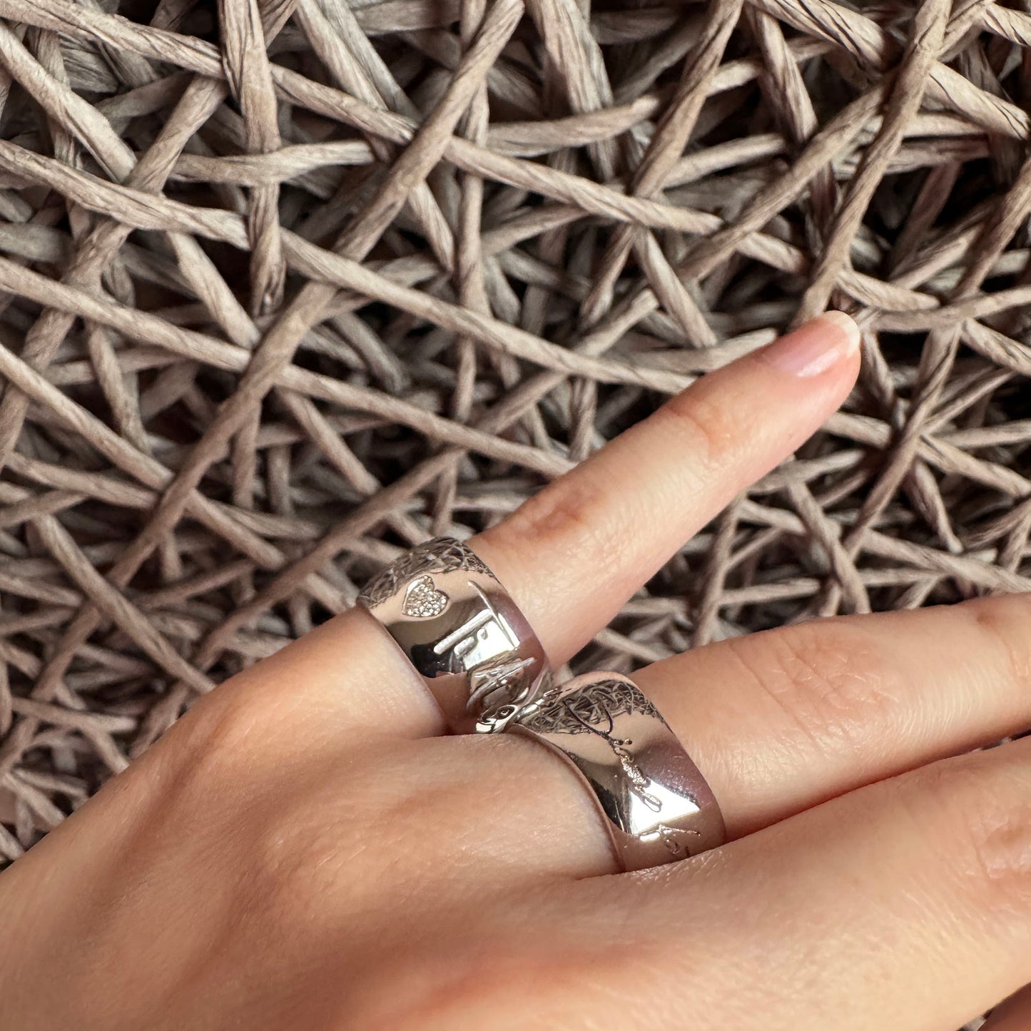 Bague cœur Bliss Gioielli avec large anneau poli et gravure symbolique