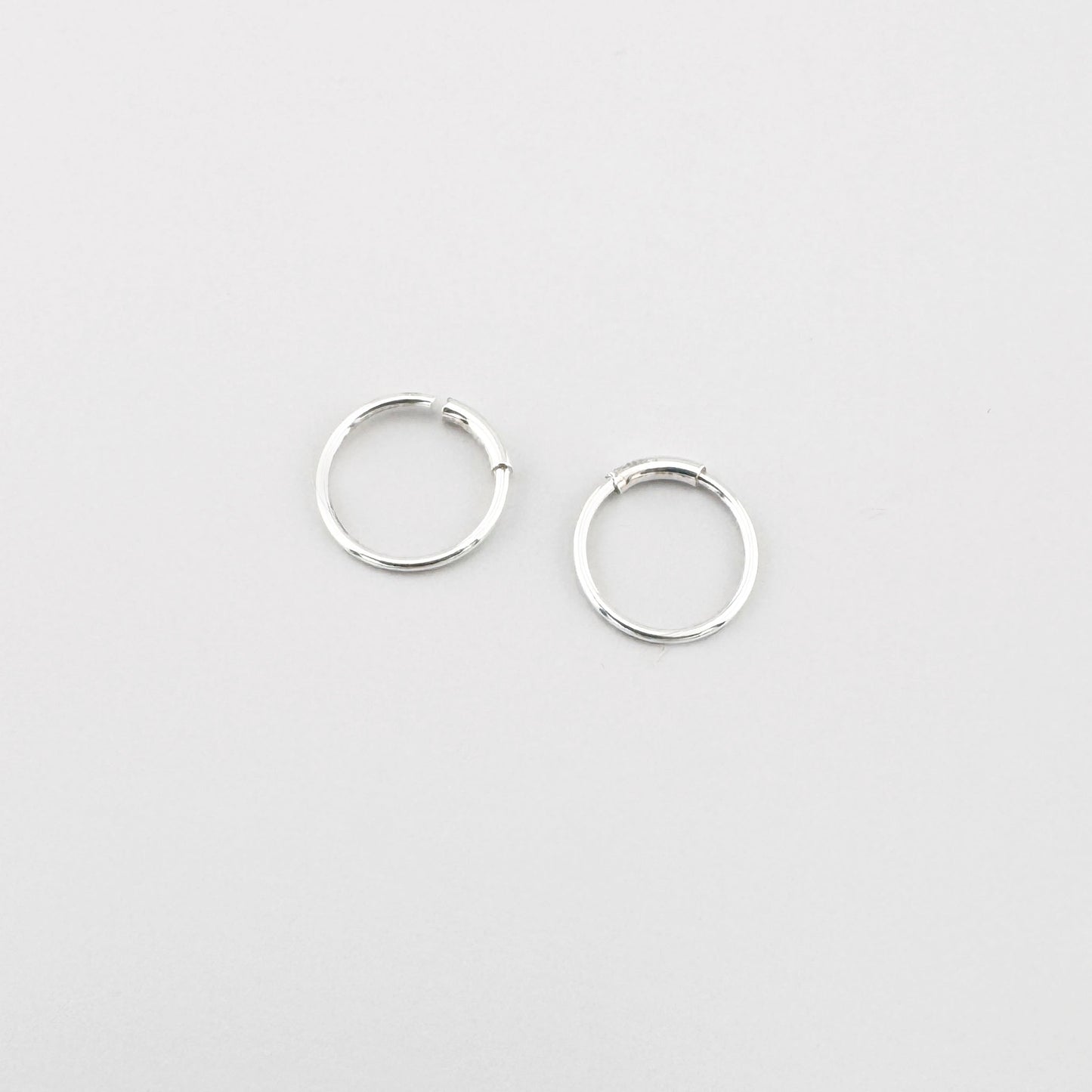 Srebrne kolczyki koła 925 LULU Copenhagen, polerowane wykończenie i klasyczny minimalizm