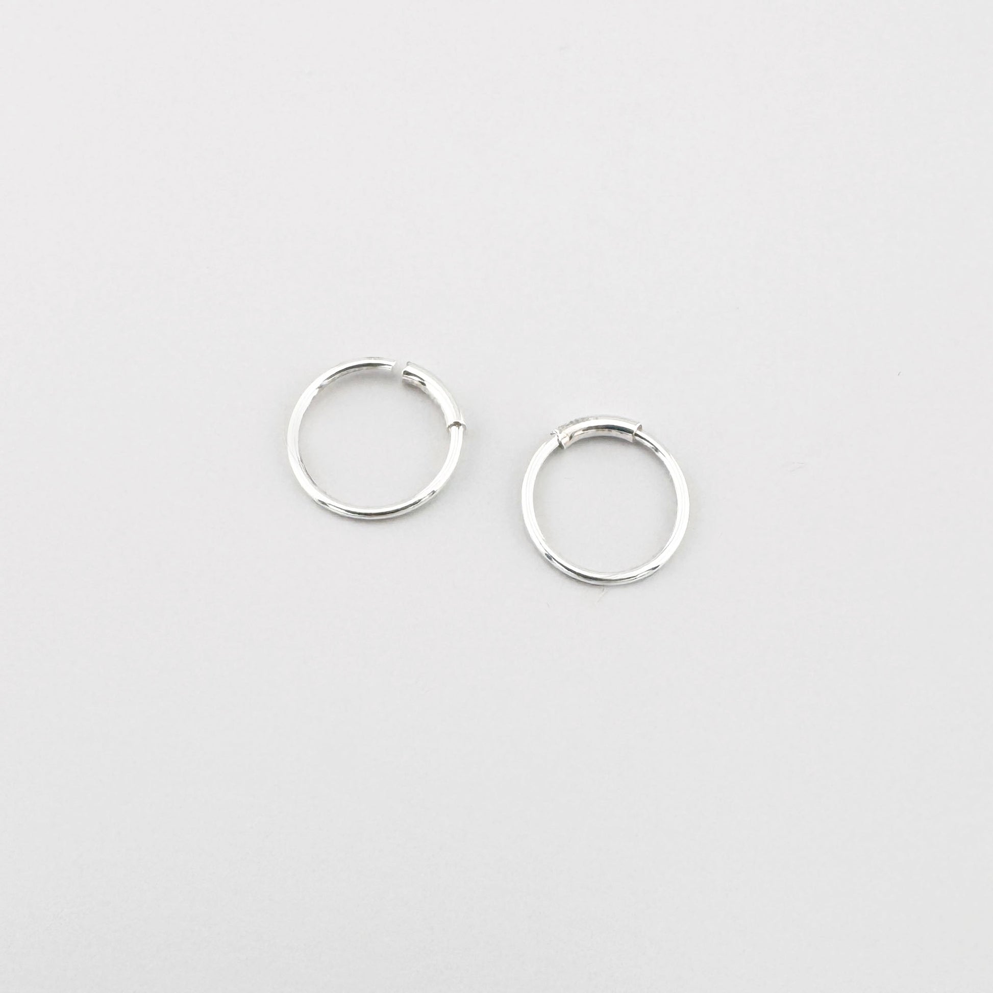 Srebrne kolczyki koła 925 LULU Copenhagen, polerowane wykończenie i klasyczny minimalizm