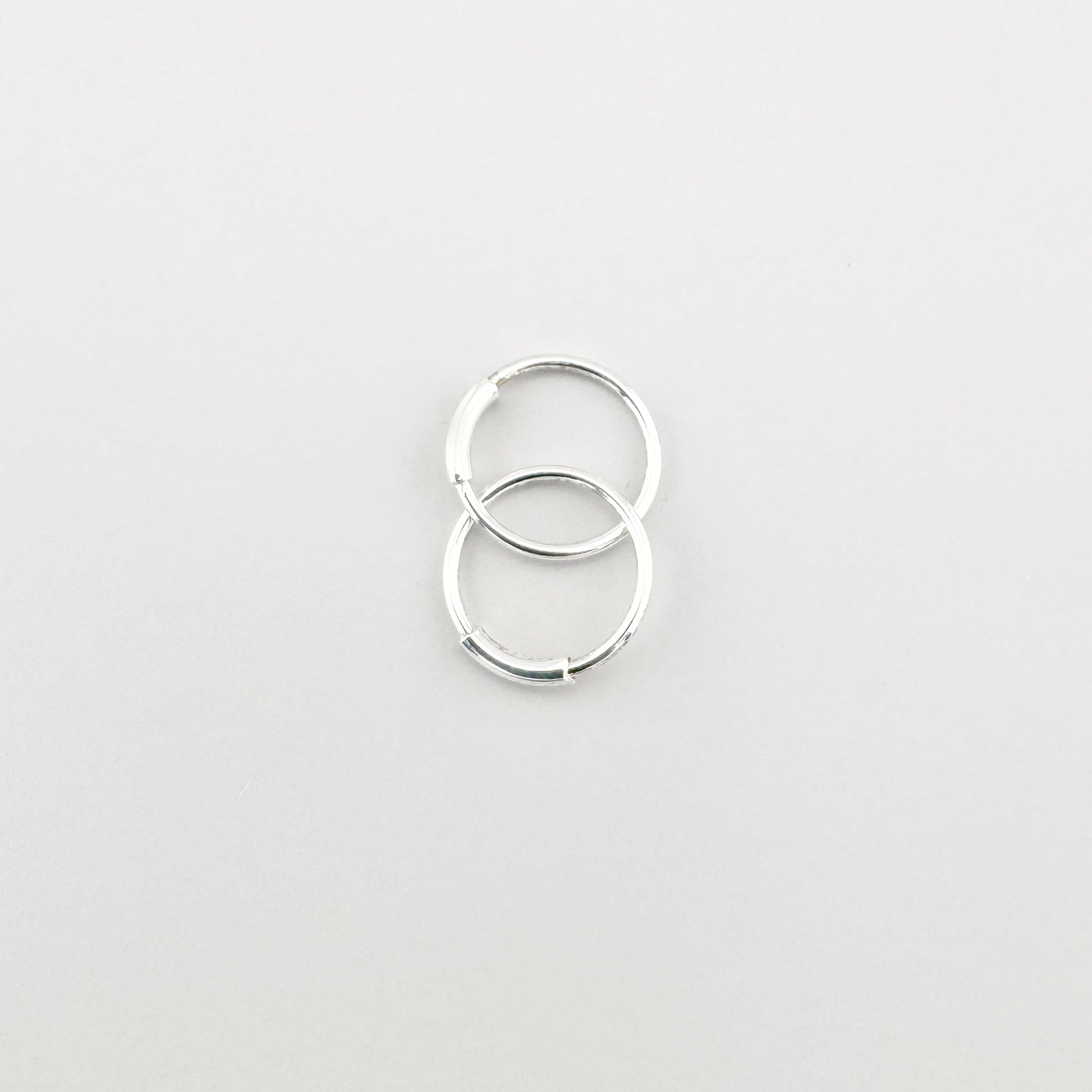 Créoles en argent 925 LULU Copenhagen, cercles polis au reflet discret, style minimal