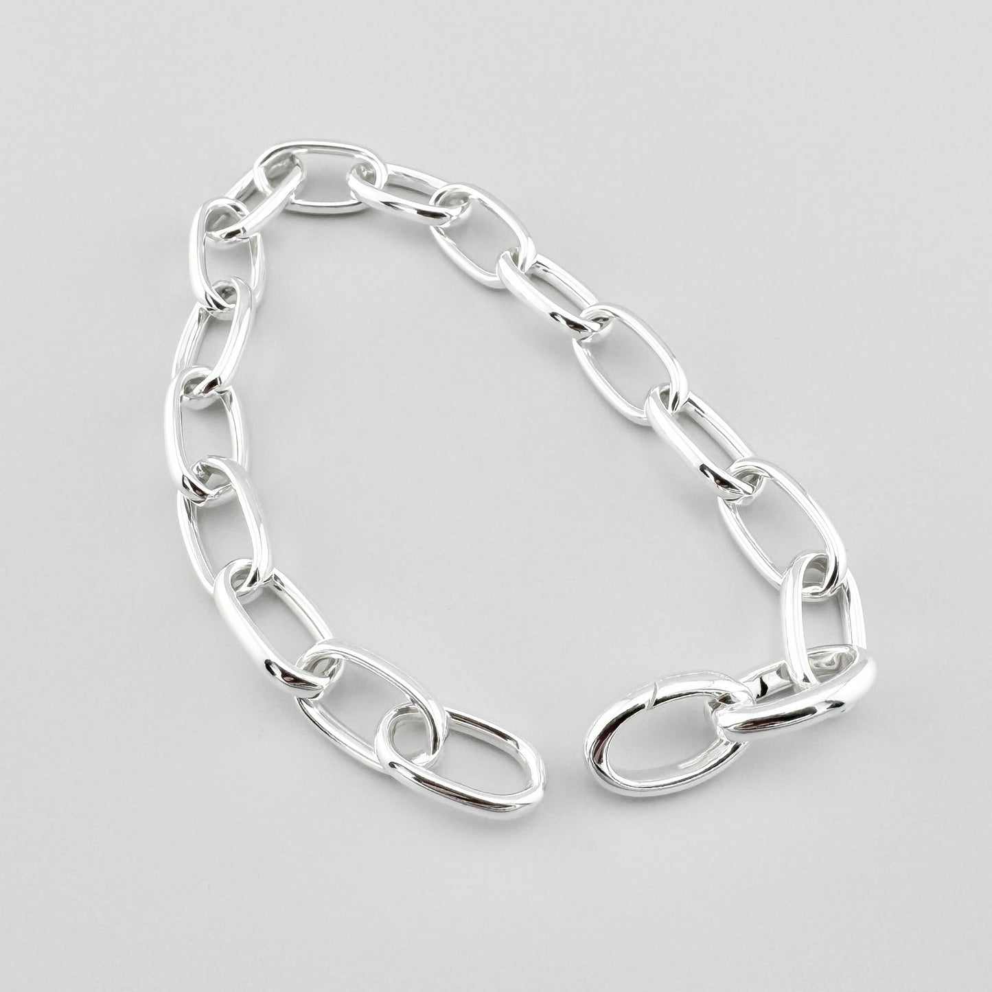 Bracelet chaîne en argent Thomas Sabo avec larges maillons et fermoir intégré visible
