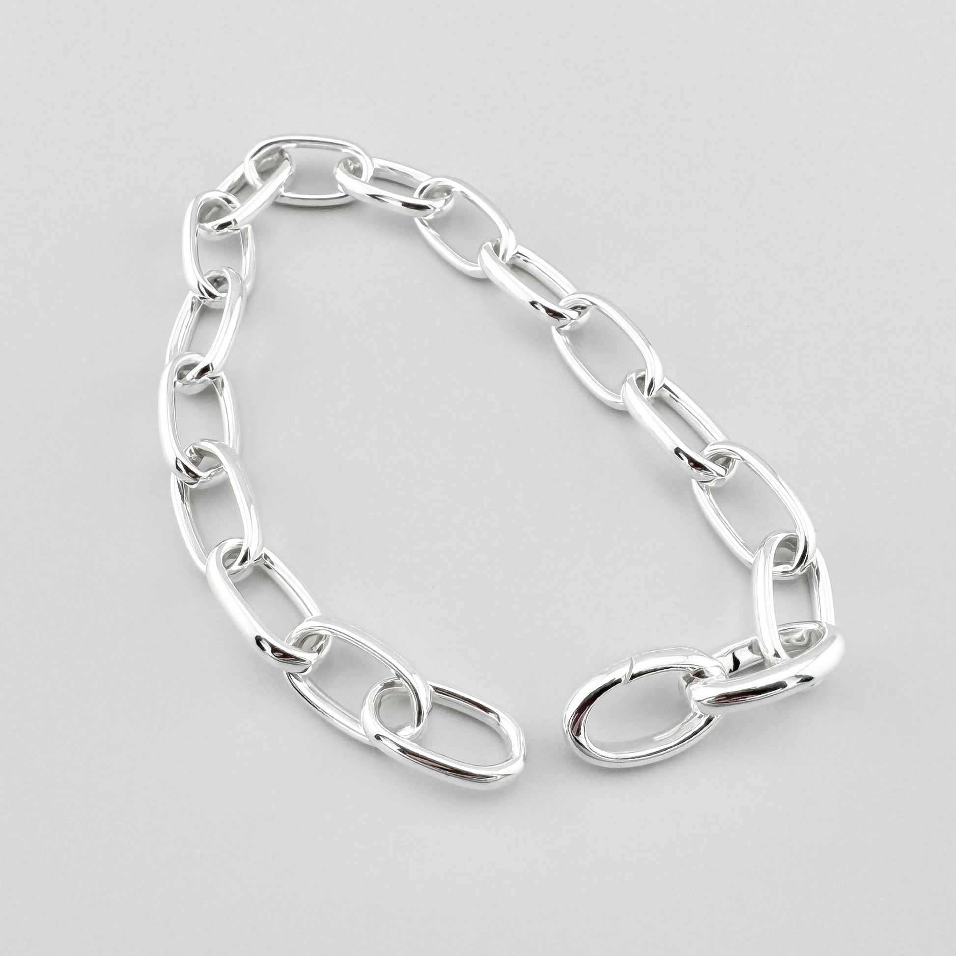 Bracelet chaîne en argent Thomas Sabo avec larges maillons et fermoir intégré visible