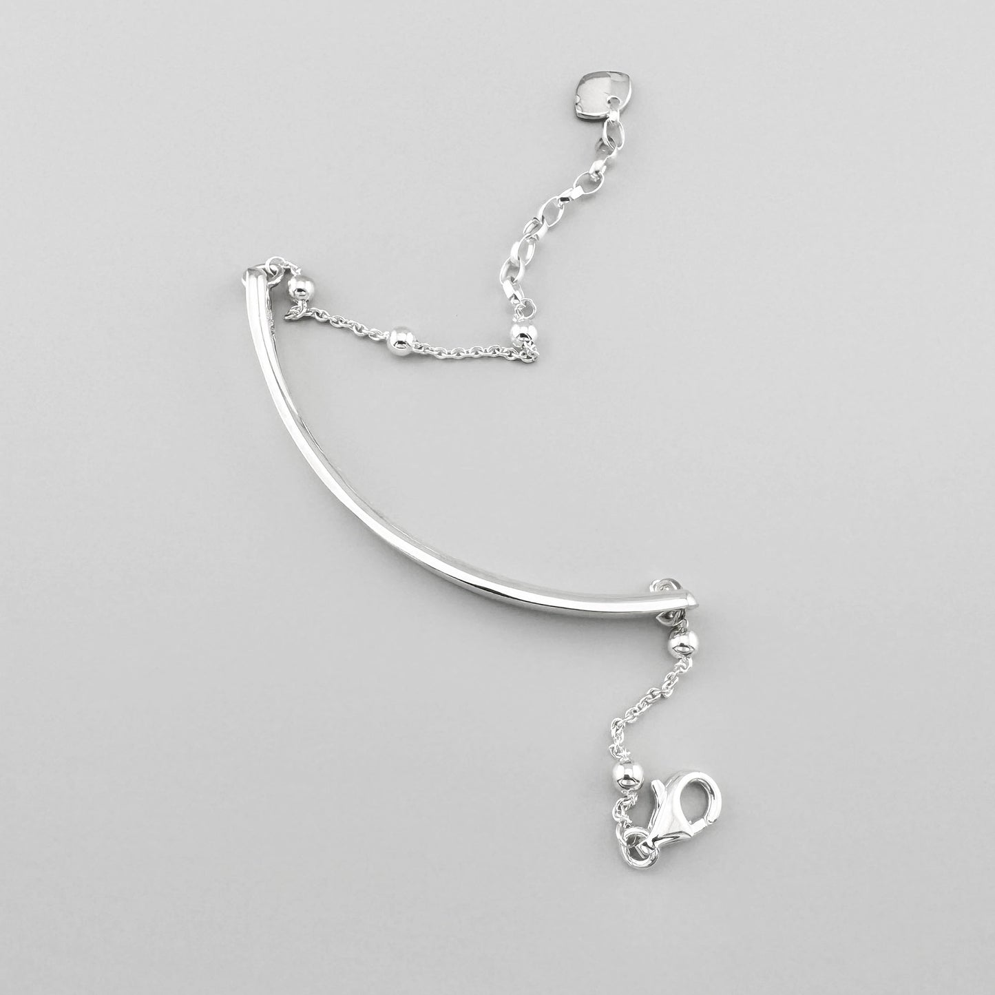 Silver Thomas Sabo Love Bridge bracelet with a polished curved bar and delicate beaded chain