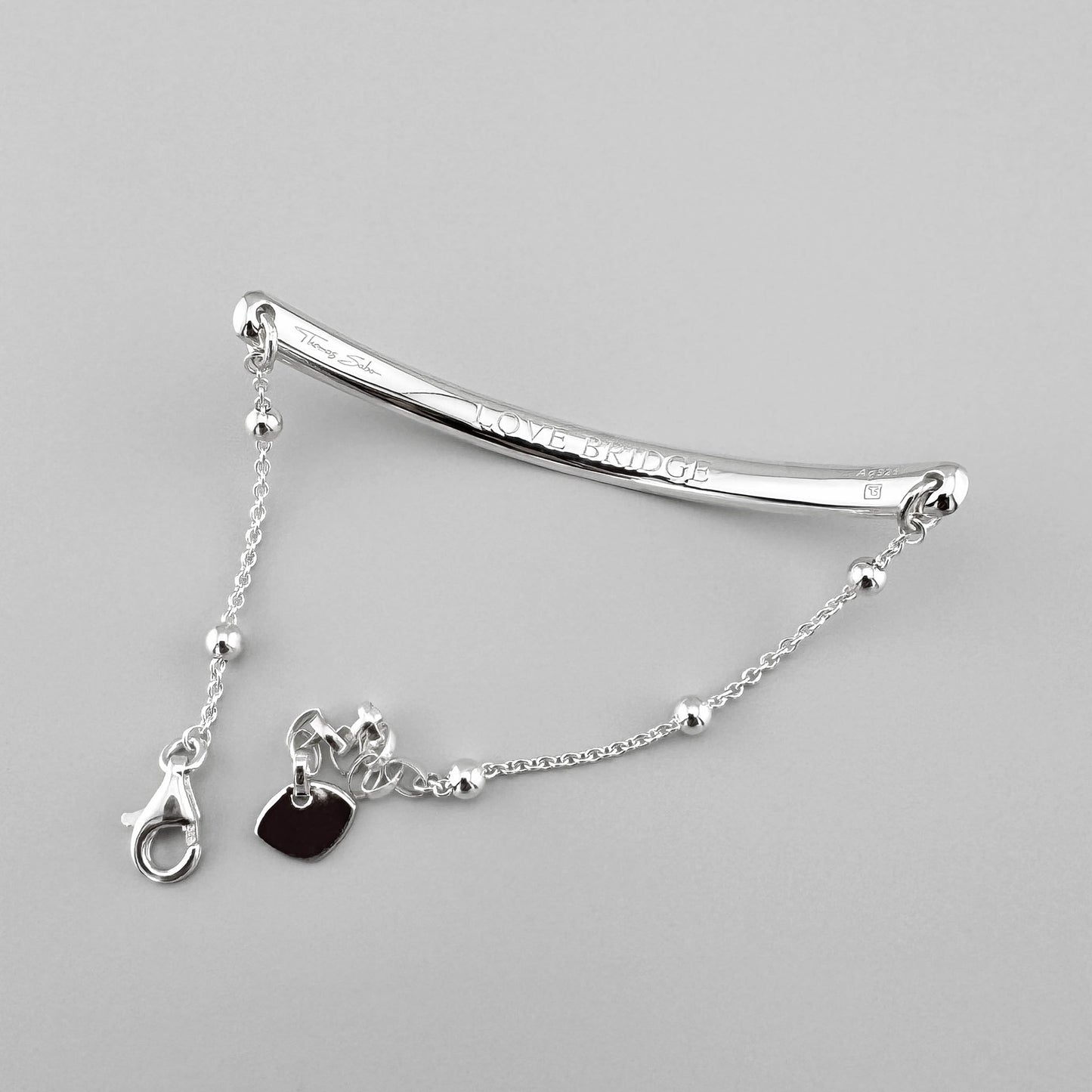 Срібний браслет Love Bridge Thomas Sabo з полірованою планкою, тонким ланцюжком і чорним серцем