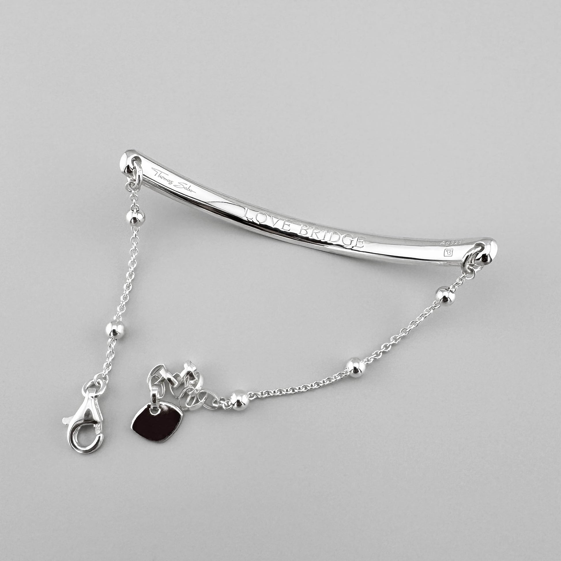 Срібний браслет Love Bridge Thomas Sabo з полірованою планкою, тонким ланцюжком і чорним серцем