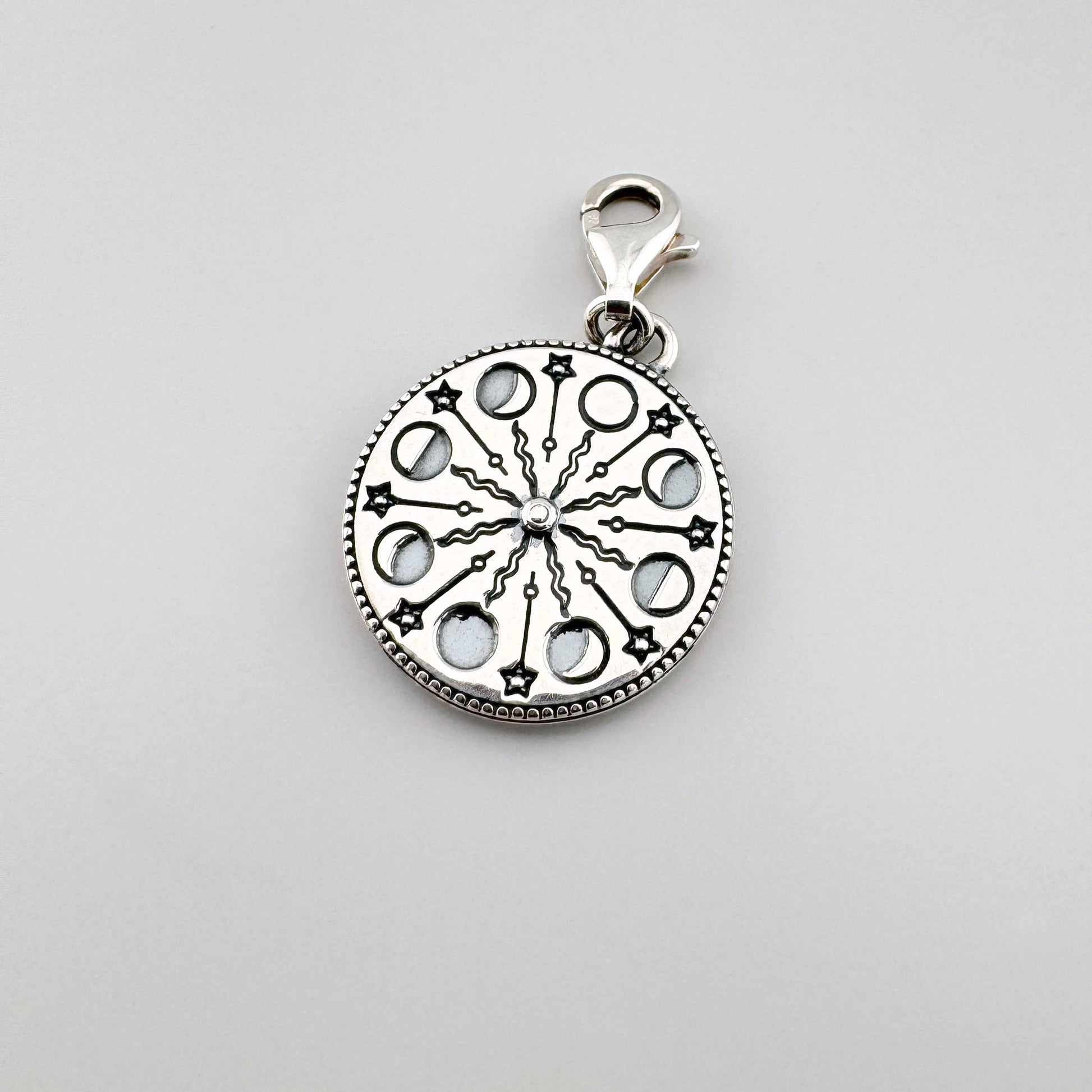 Srebrna zawieszka Thomas Sabo z fazami księżyca i karabińczykiem