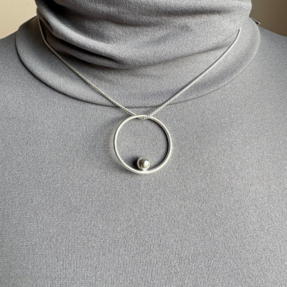 Elegant silver necklace with circle pendant and small bead for modern looks