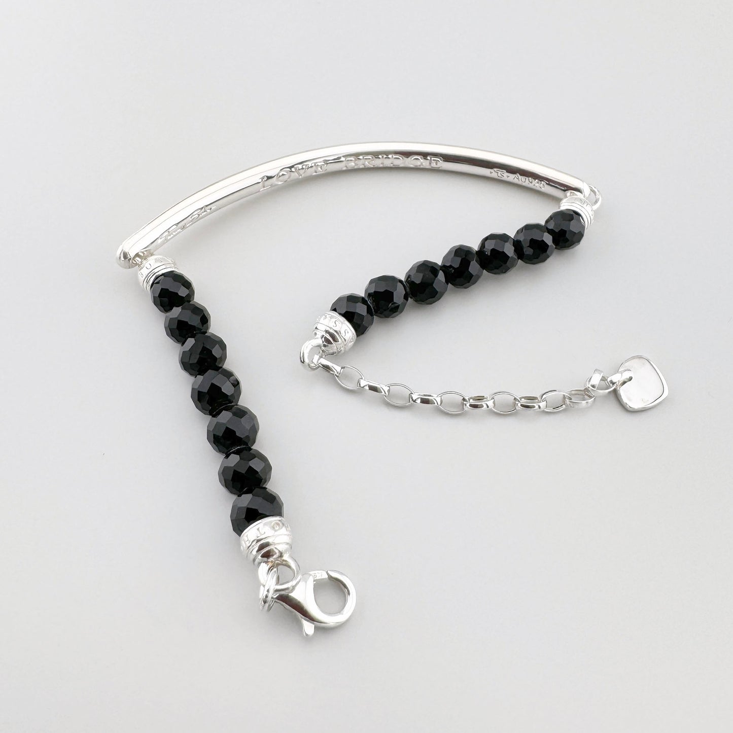 Bracelet Thomas Sabo en obsidienne noire avec barre centrale argentée et perles facettées