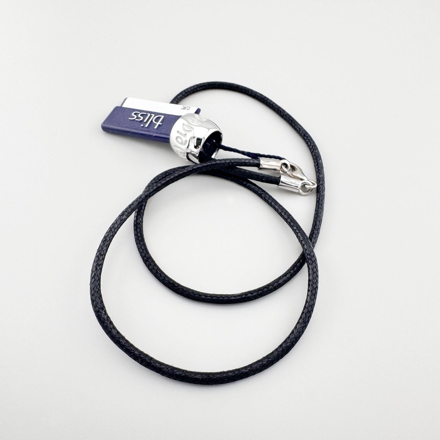 Collier Bliss Gioielli sur cordon noir avec pendentif argenté poli et relief