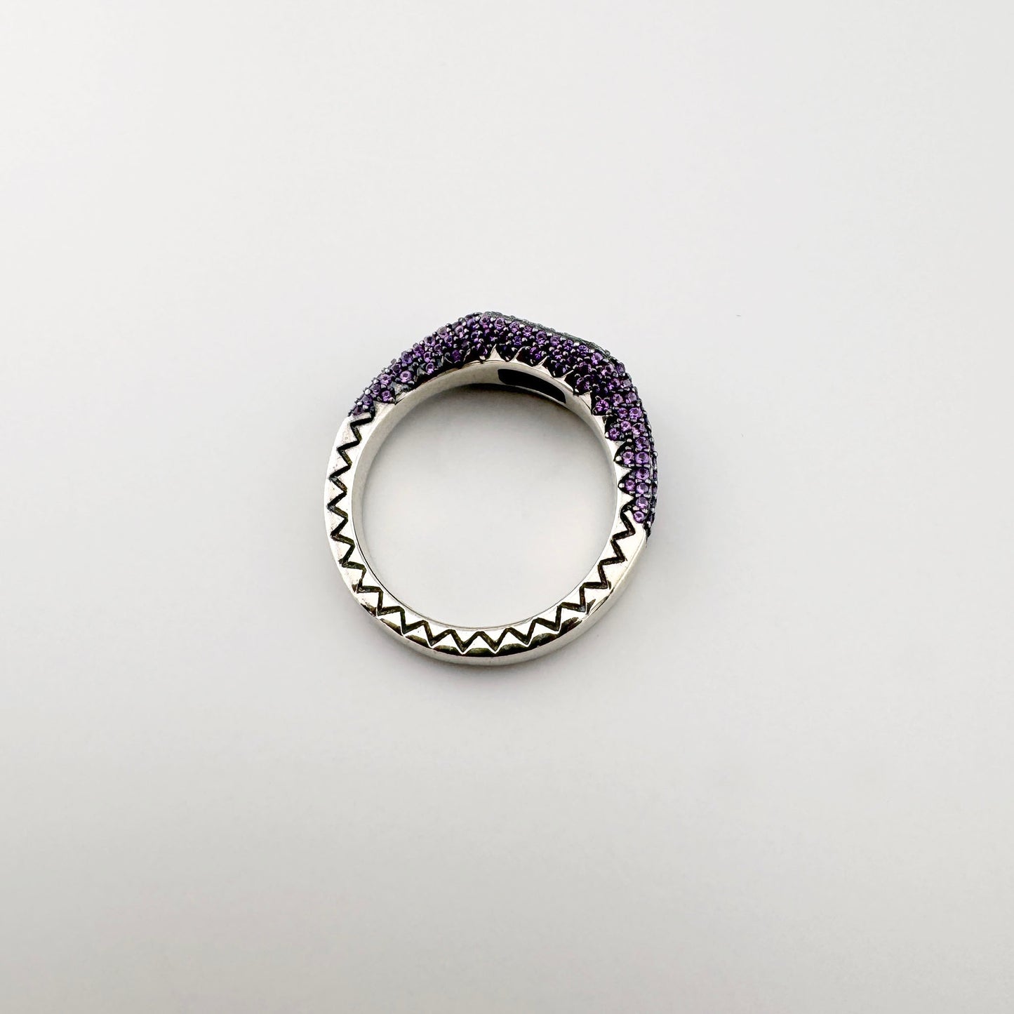 Bague Thomas Sabo en argent avec nacre et monture géométrique vue de dos