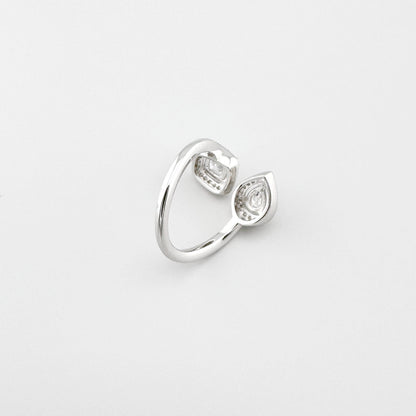 Bague en argent Bliss double goutte sertie de zircones, éclat délicat et silhouette épurée
