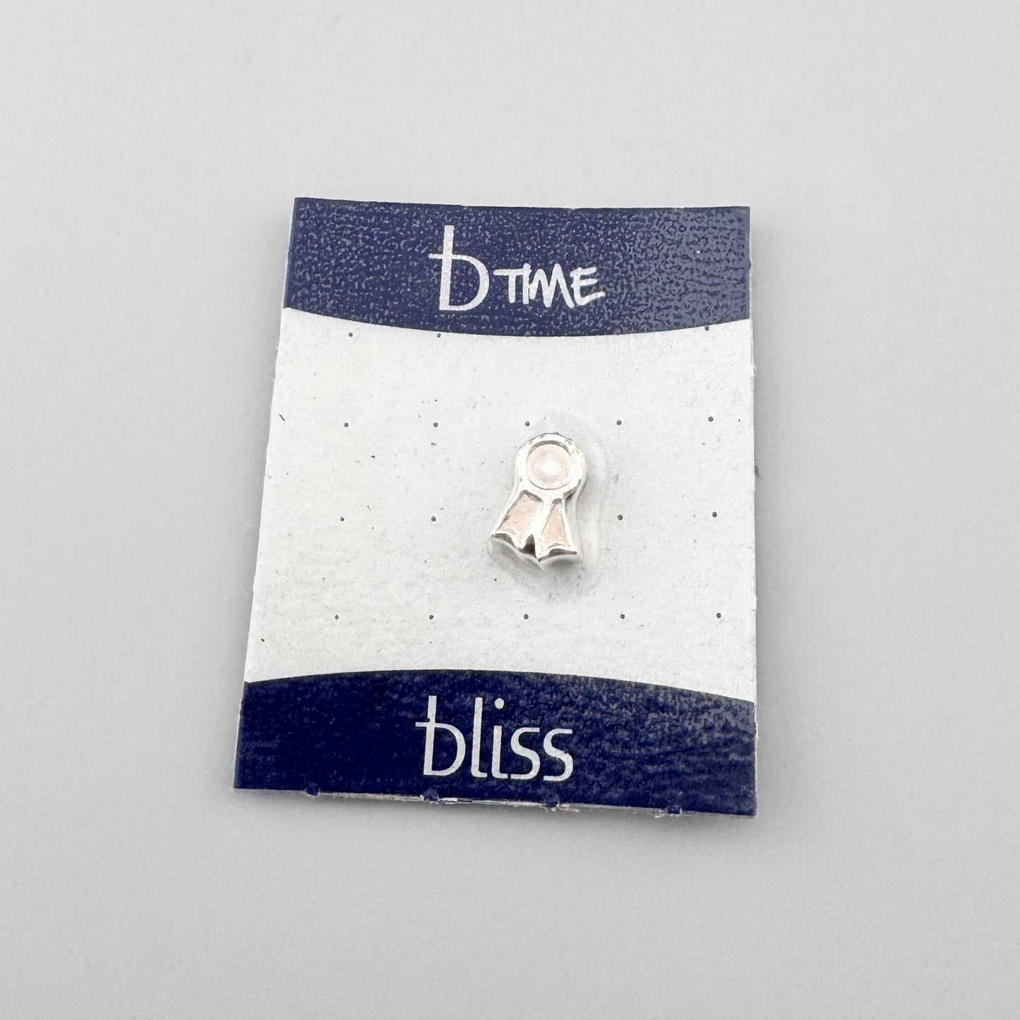 Silver mini trophy charm Bliss Gioielli displayed on a branded card