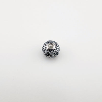 Срібний шарм Thomas Sabo з цирконіями, рельєфною оправою та оксидованими деталями