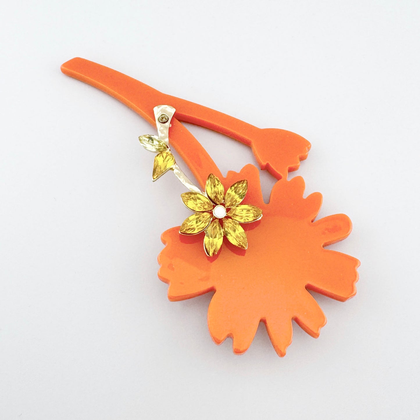 Broche flor naranja Sonata con cristales amarillos y rama decorativa