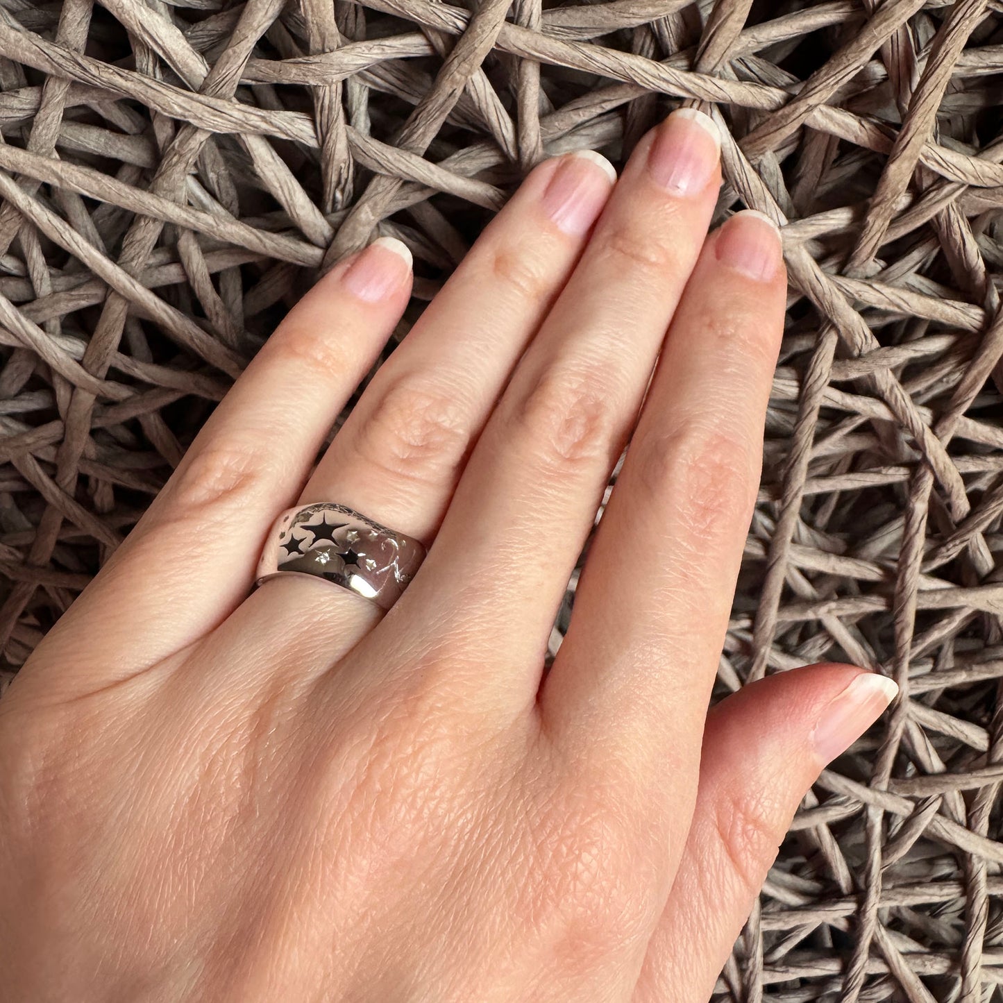 Star ring Bliss Gioielli worn on the hand with a polished silver surface