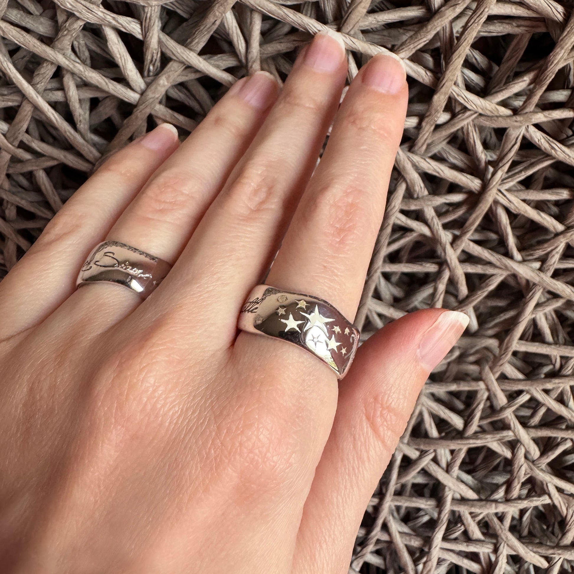 Star motif ring Bliss Gioielli worn on the hand with a polished silver shine