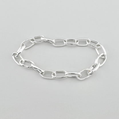 Massives Silber-Kettenarmband Thomas Sabo mit breiten ovalen Gliedern flach ausgelegt