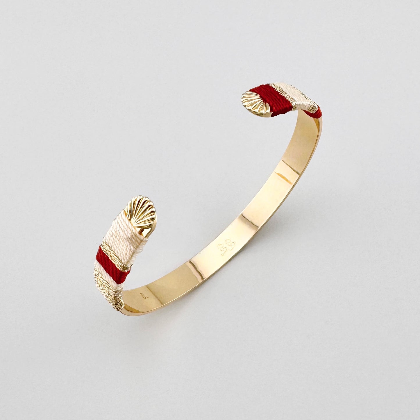 Bransoletka Sonata z oplotem nici na zlotej otwartej obraczce