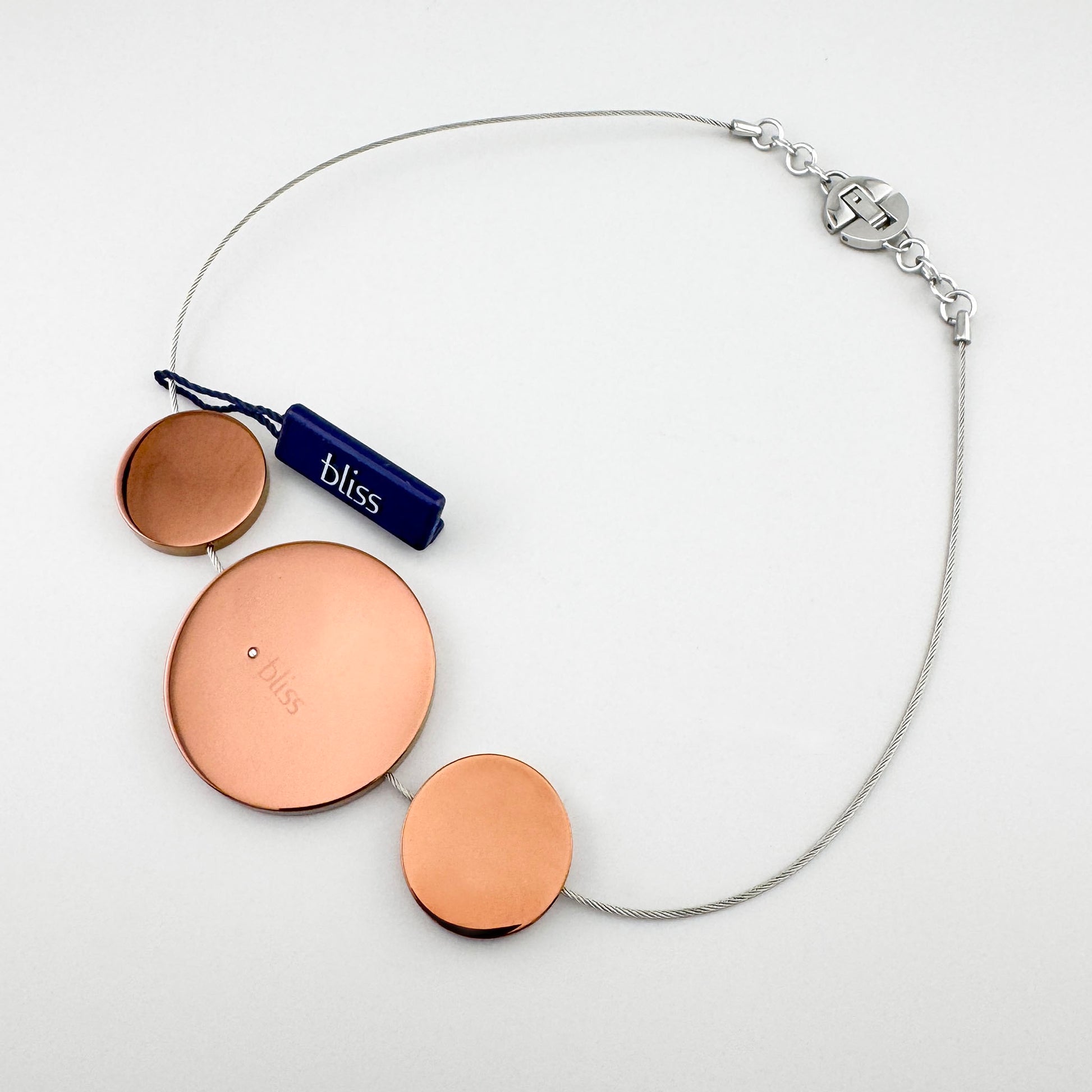 Naszyjnik z trzema medalionami Bliss Gioielli w brązowym odcieniu na delikatnym łańcuszku