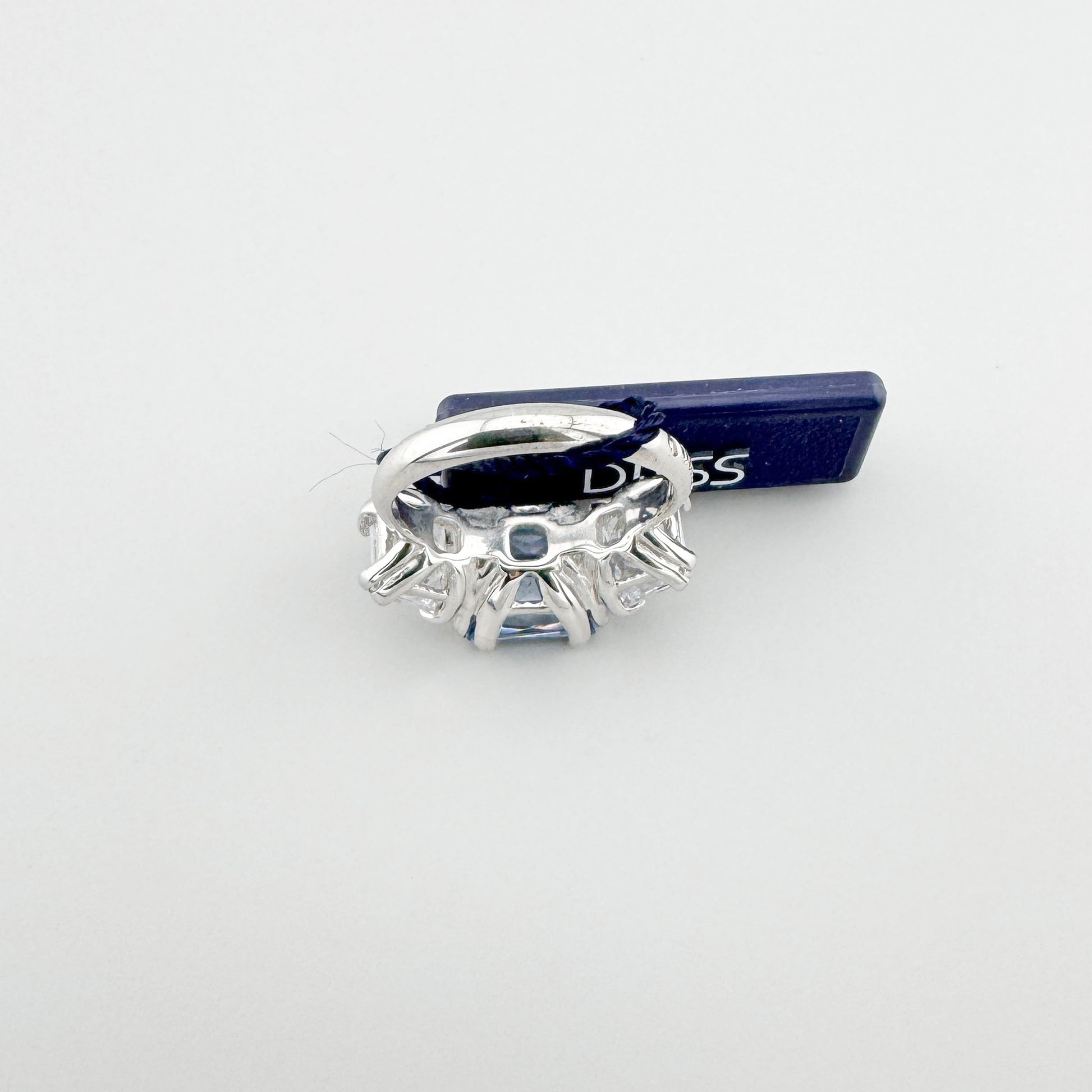 Anillo Bliss Gioielli de tres piedras con brillo claro