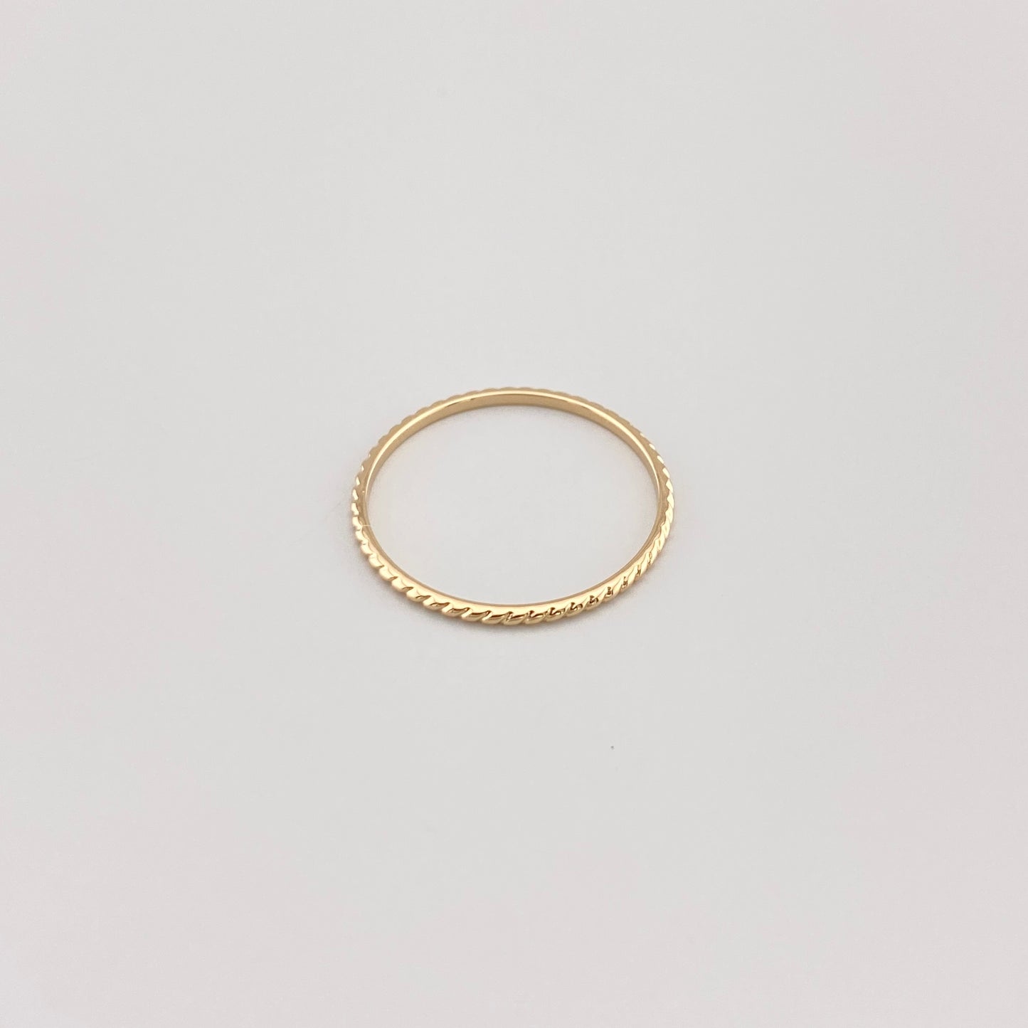 Minimalist ring IRL (France)