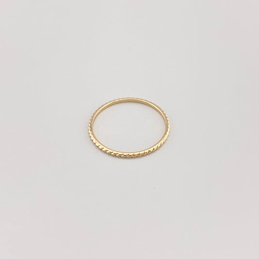 Minimalist ring IRL (France)