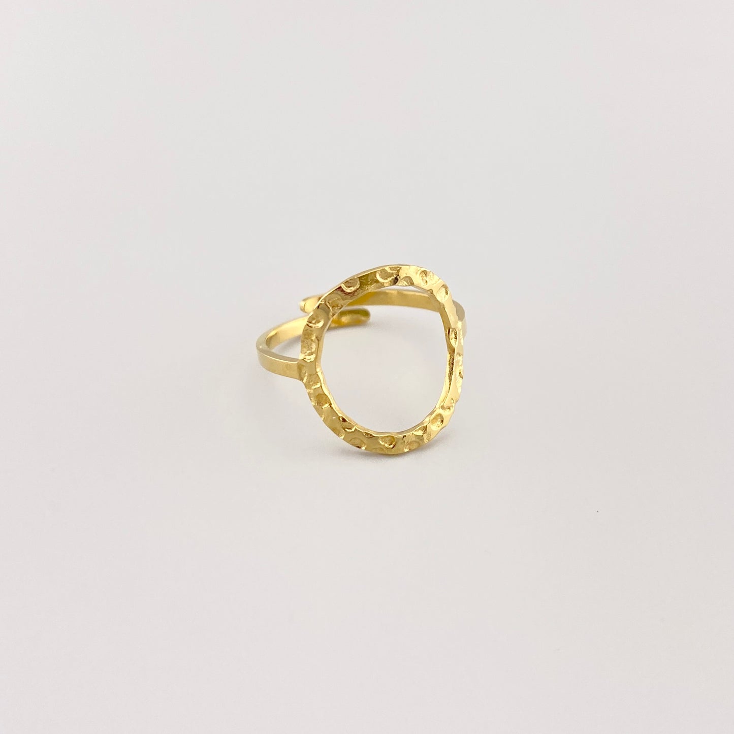 Ring with an oval decor IRL (France)