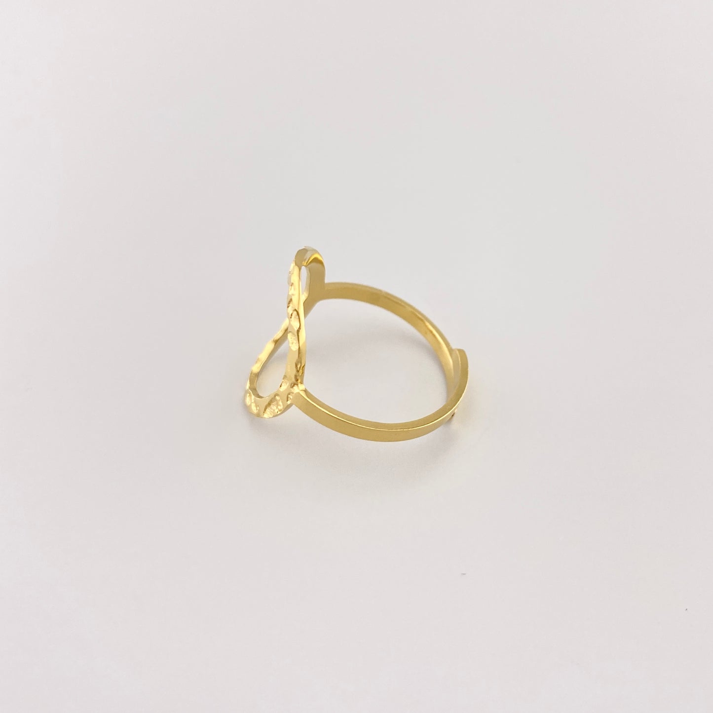 Ring with an oval decor IRL (France)