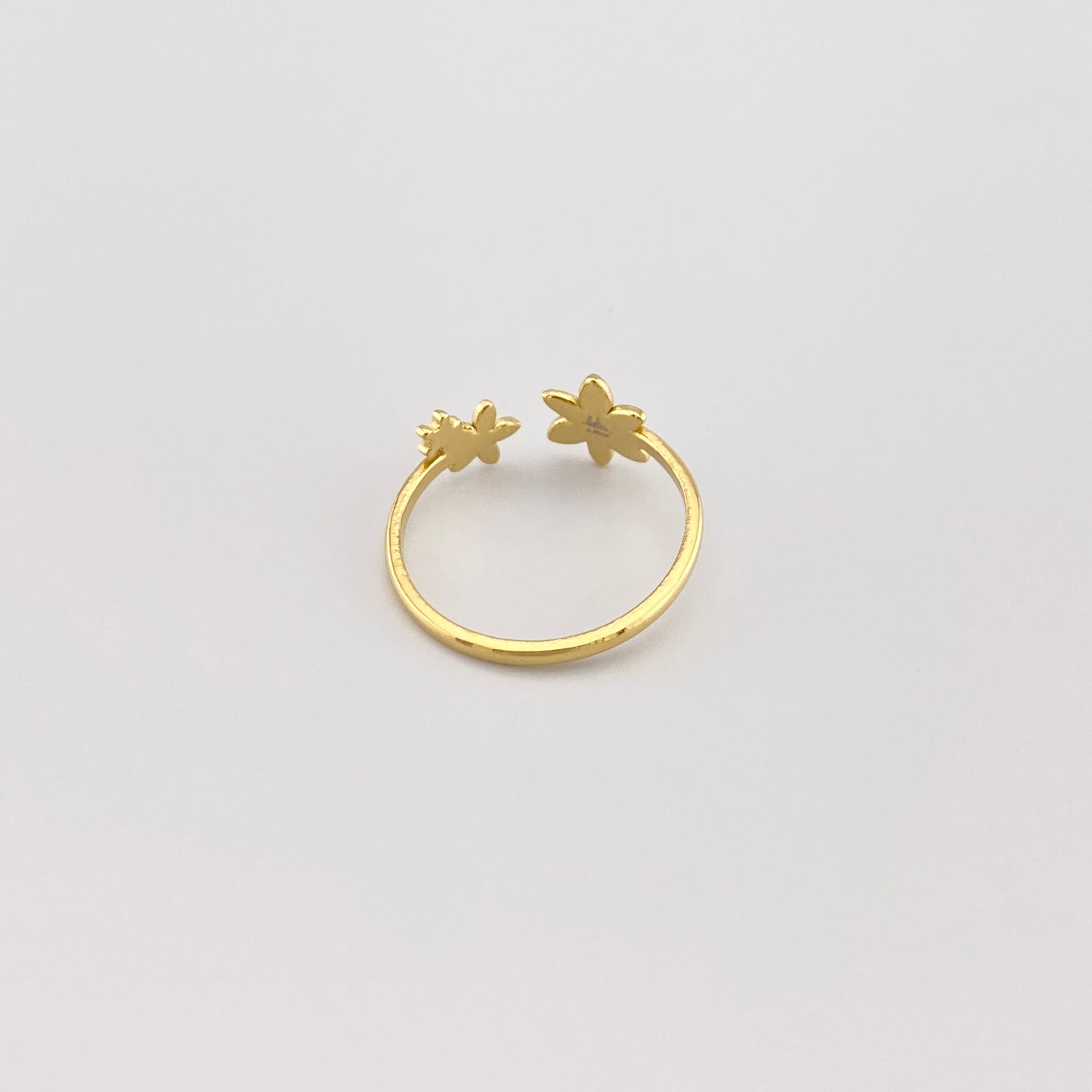 Thin ring with flowers IRL (France)