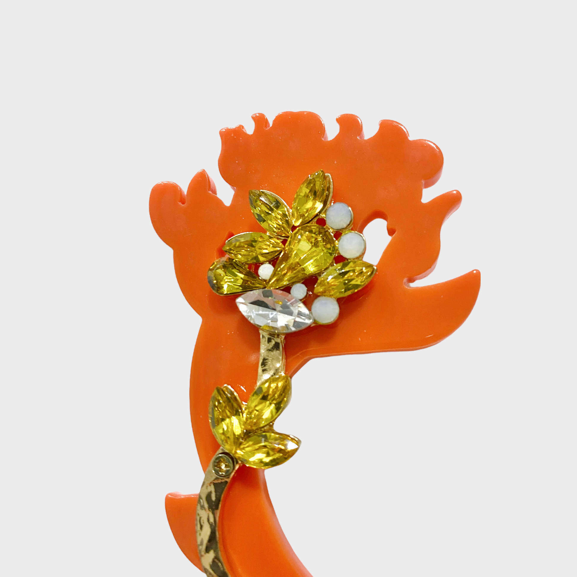 Broche artistique en forme de fleur orange avec cristaux dorés scintillants