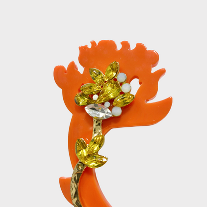 Broche artistique en forme de fleur orange avec cristaux dorés scintillants