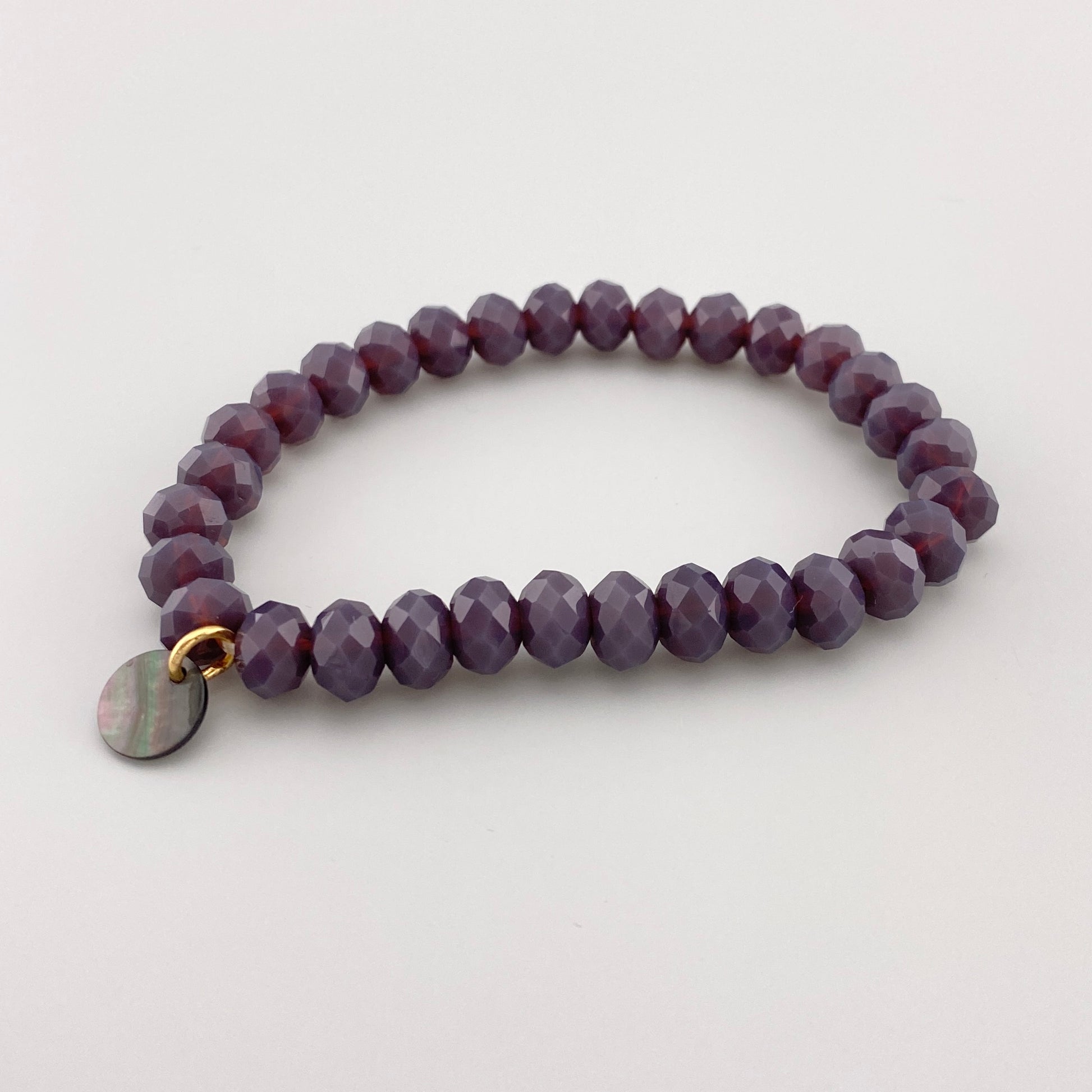 Pulsera elástica de cristales morados con diseño brillante