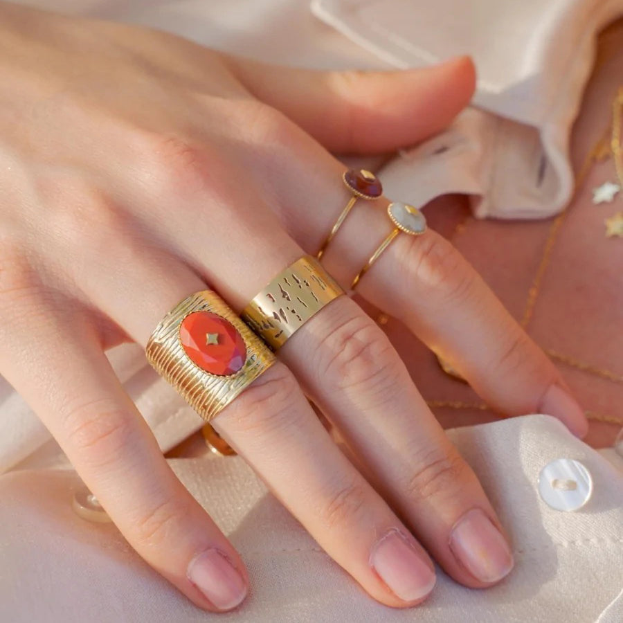 Gold-plated ring with natural onyx and adjustable fit for stacking looks