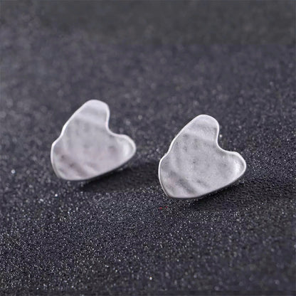 Boucles d’oreilles géométriques en argent au design organique et moderne