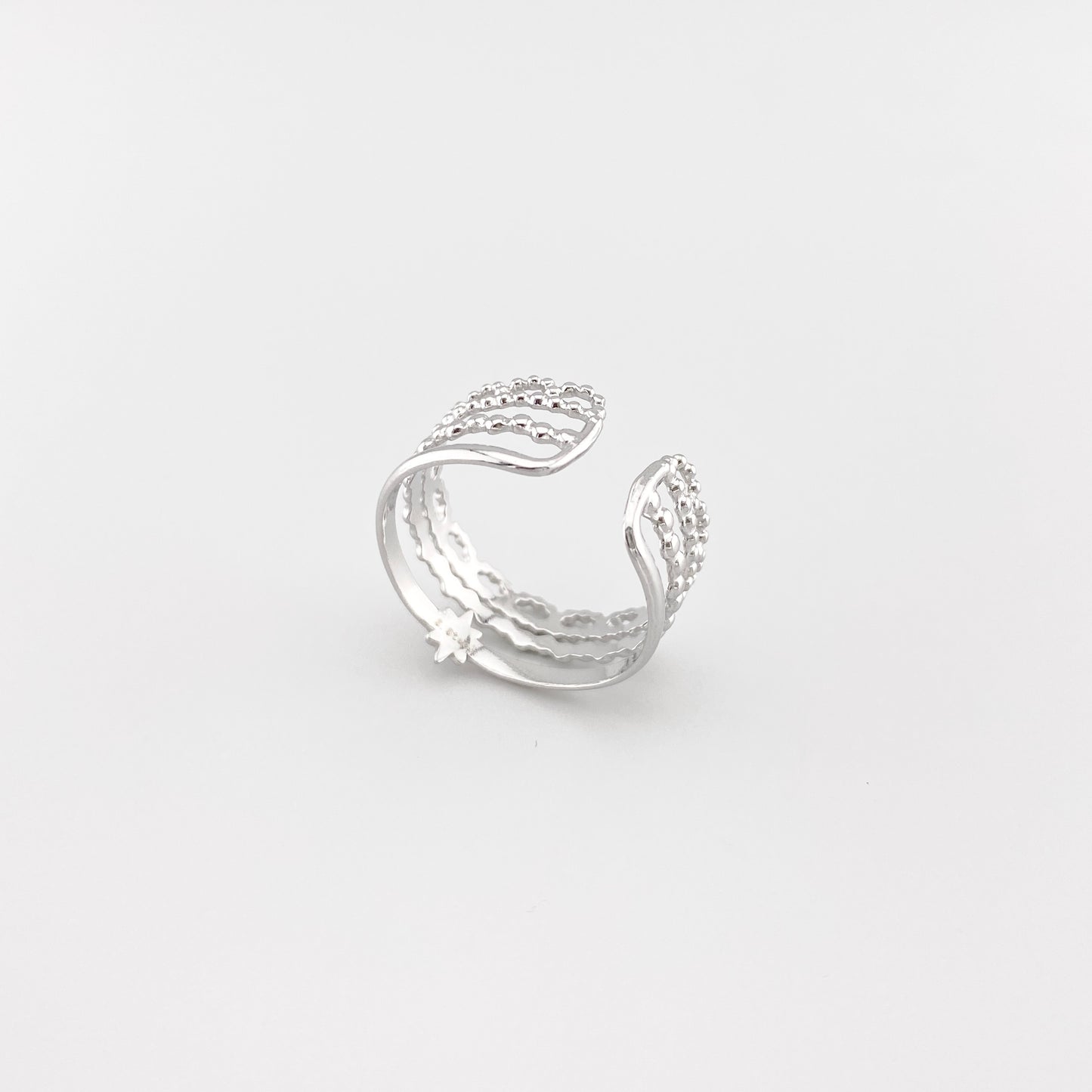 Anillo triple IRL plateado con estrella visto de perfil