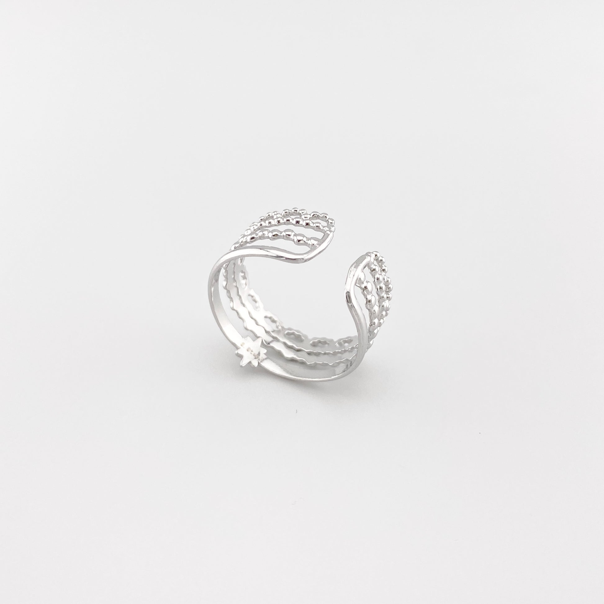 Anillo triple IRL plateado con estrella visto de perfil