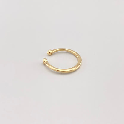 Bague ouverte IRL dorée avec deux zircons vue en angle