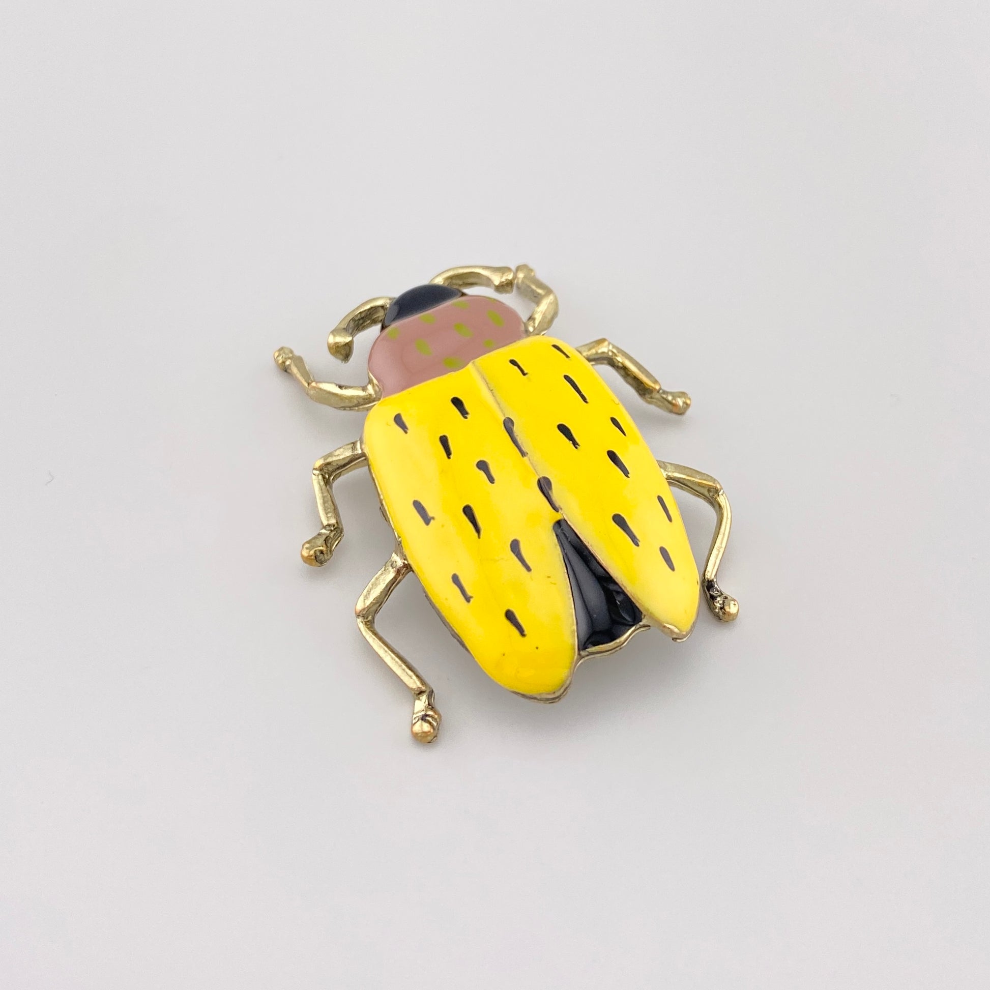 Broszka Sonata w kształcie żółtego chrząszcza z emaliowanymi skrzydłami