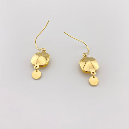 Boucles Bohm à cristal jaune facetté et petite breloque, éclat doux et silhouette légère
